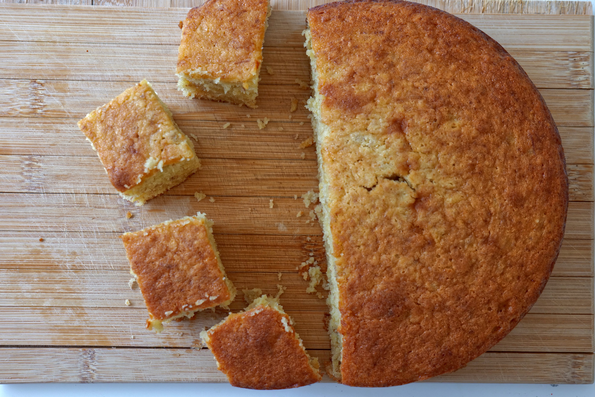 Easy Moist Banana Cake