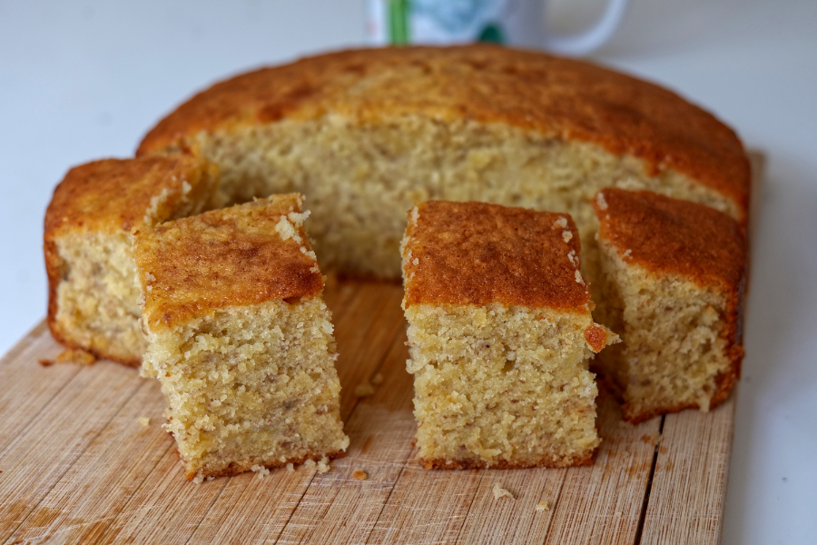 Easy & Moist Homemade Banana Cake