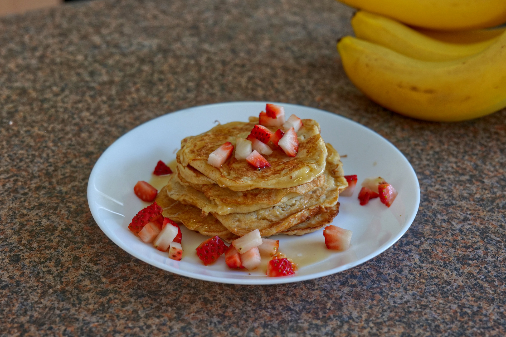Fluffy 2-Ingredient Banana Pancakes