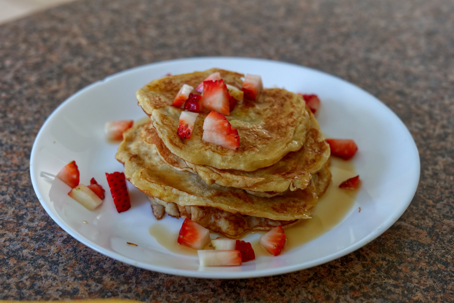 Fluffy 2-Ingredient Banana Pancakes