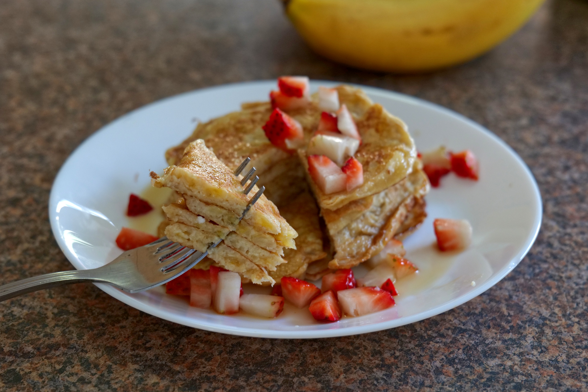 Fluffy 2-Ingredient Banana Pancakes