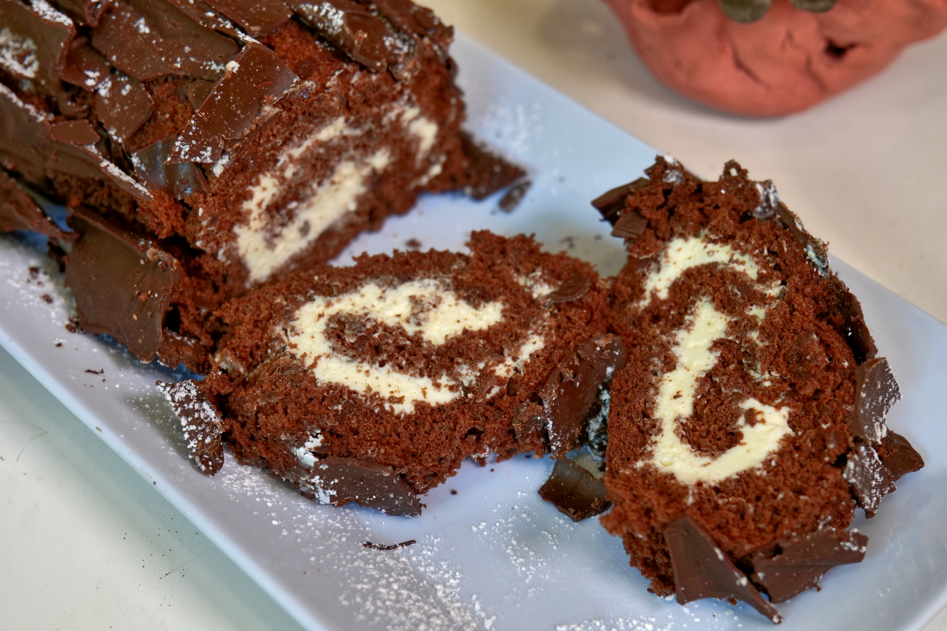 Chocolate Christmas Yule Log Cake 