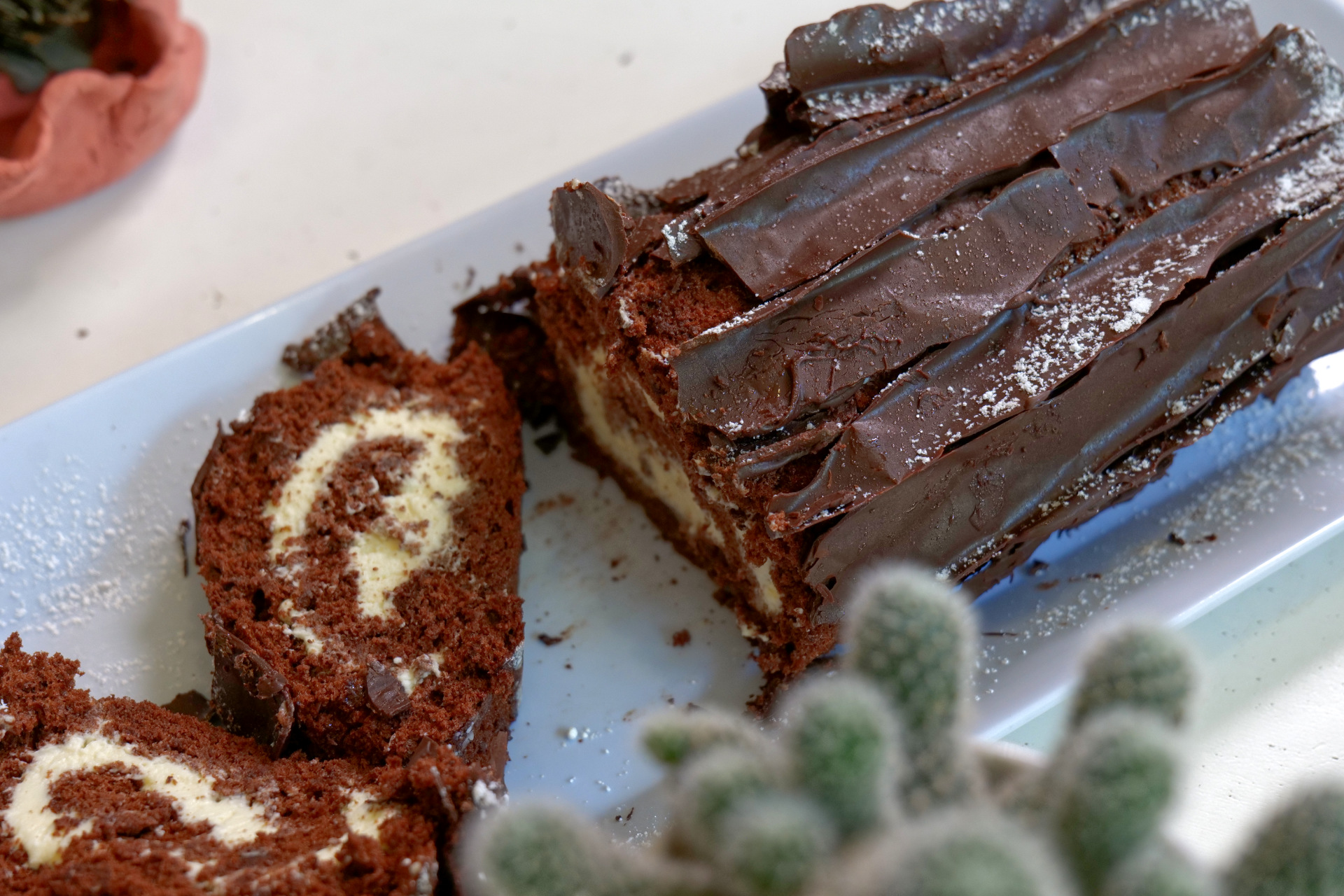 Chocolate Christmas Yule Log Cake 