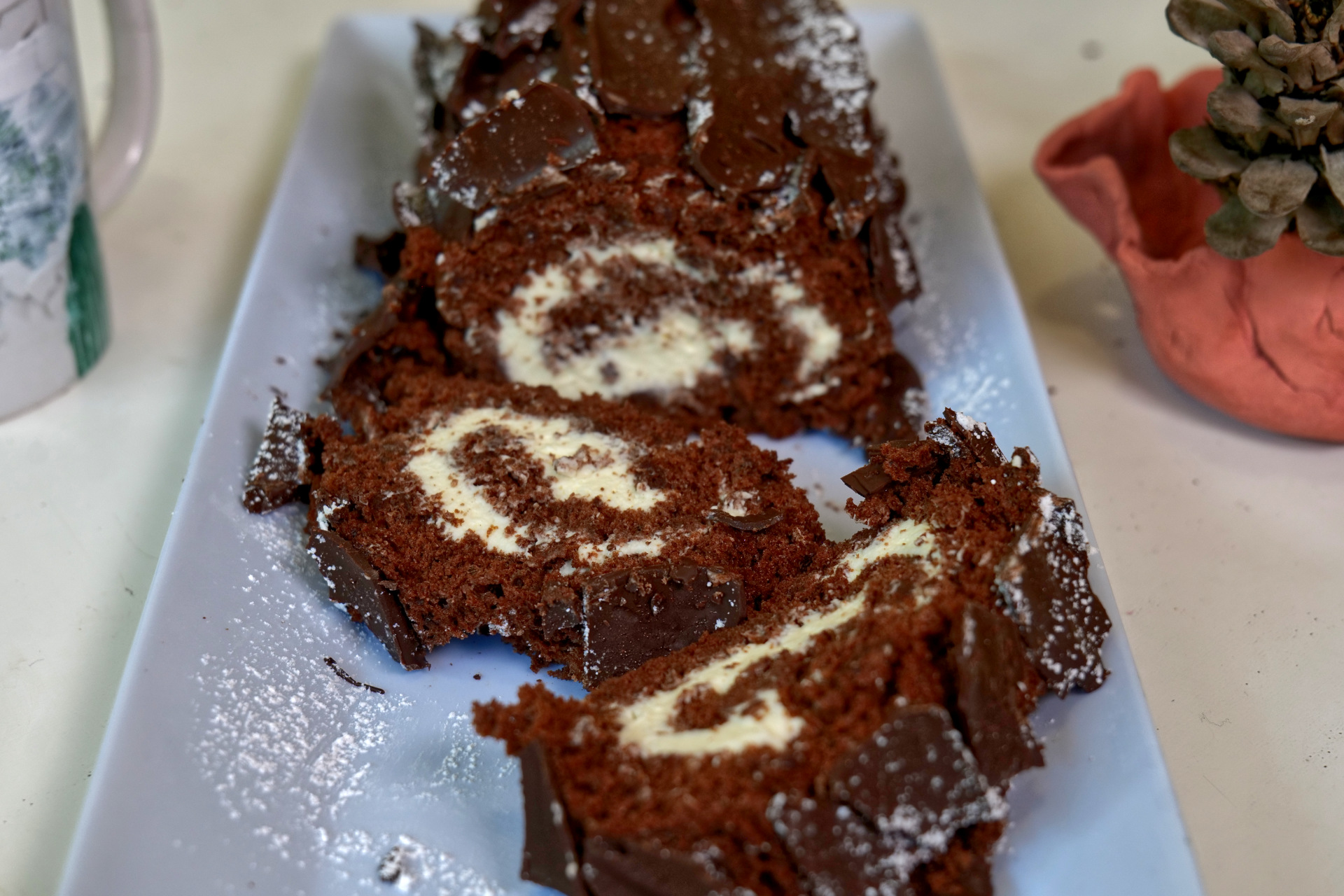 Chocolate Christmas Yule Log Cake 
