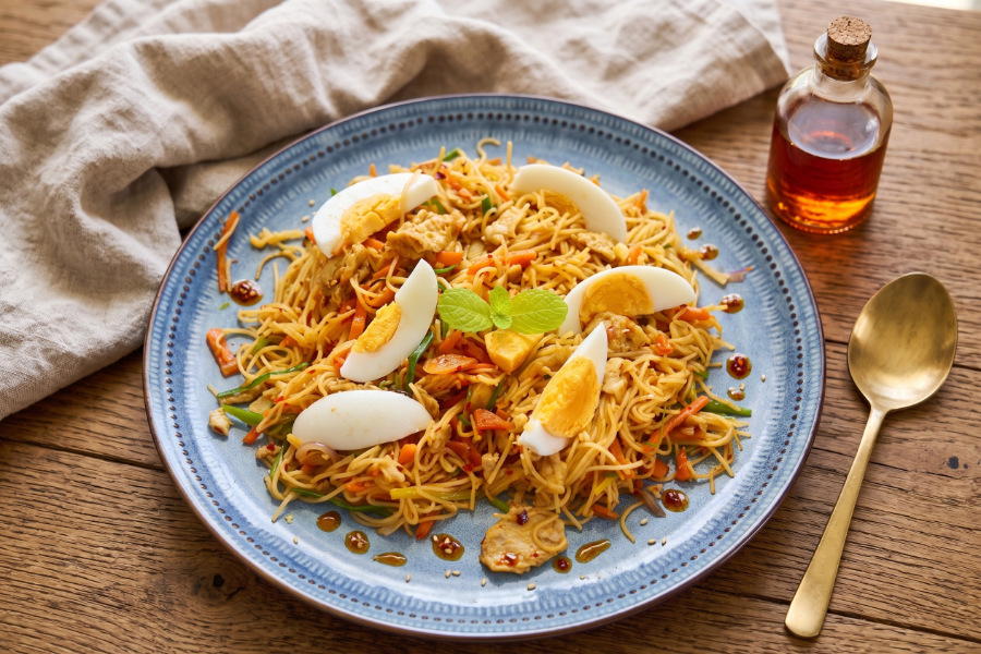 Easy Spicy Stir-Fried Egg Noodles