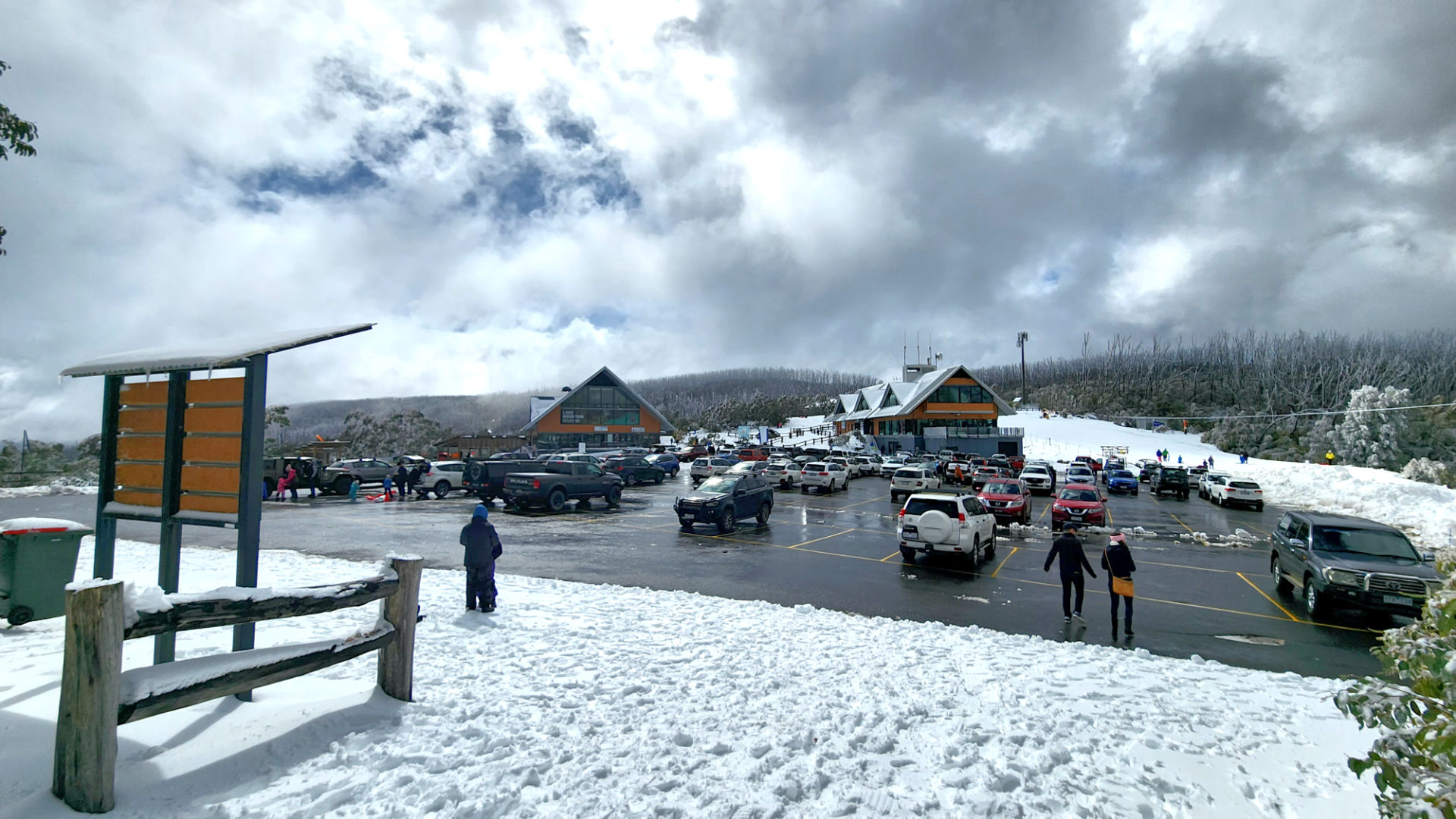 Snow at Lake Mountain